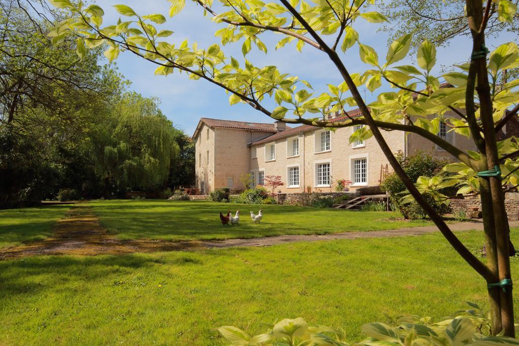 Отель Le Moulin De Nanteuil Migne-Auxances Экстерьер фото